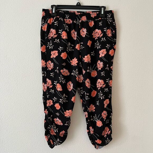 GNE Women's Floral Rayon Pull On Capri Black Size Small - Picture 1 of 6